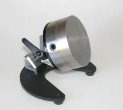 Magnethalterung-fuer-Werkzeugbau-und-Formenbau-Produktbild-Fixiert-auch-schwere-Werkstuecke-zum-Polieren-Schweissen-und-Bearbeiten (1)
