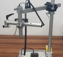 Mobiler-Laserarm-Mit-zuschaltbarem-Dauermagnet.-Kann-direkt-an-der-Form-oder-dem-Werkzeug-angebracht-werden